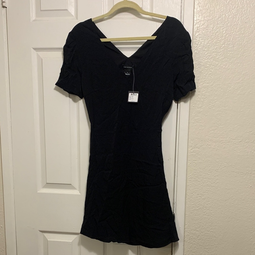 Club Monaco Elegant Black V-Neck Dress size 6